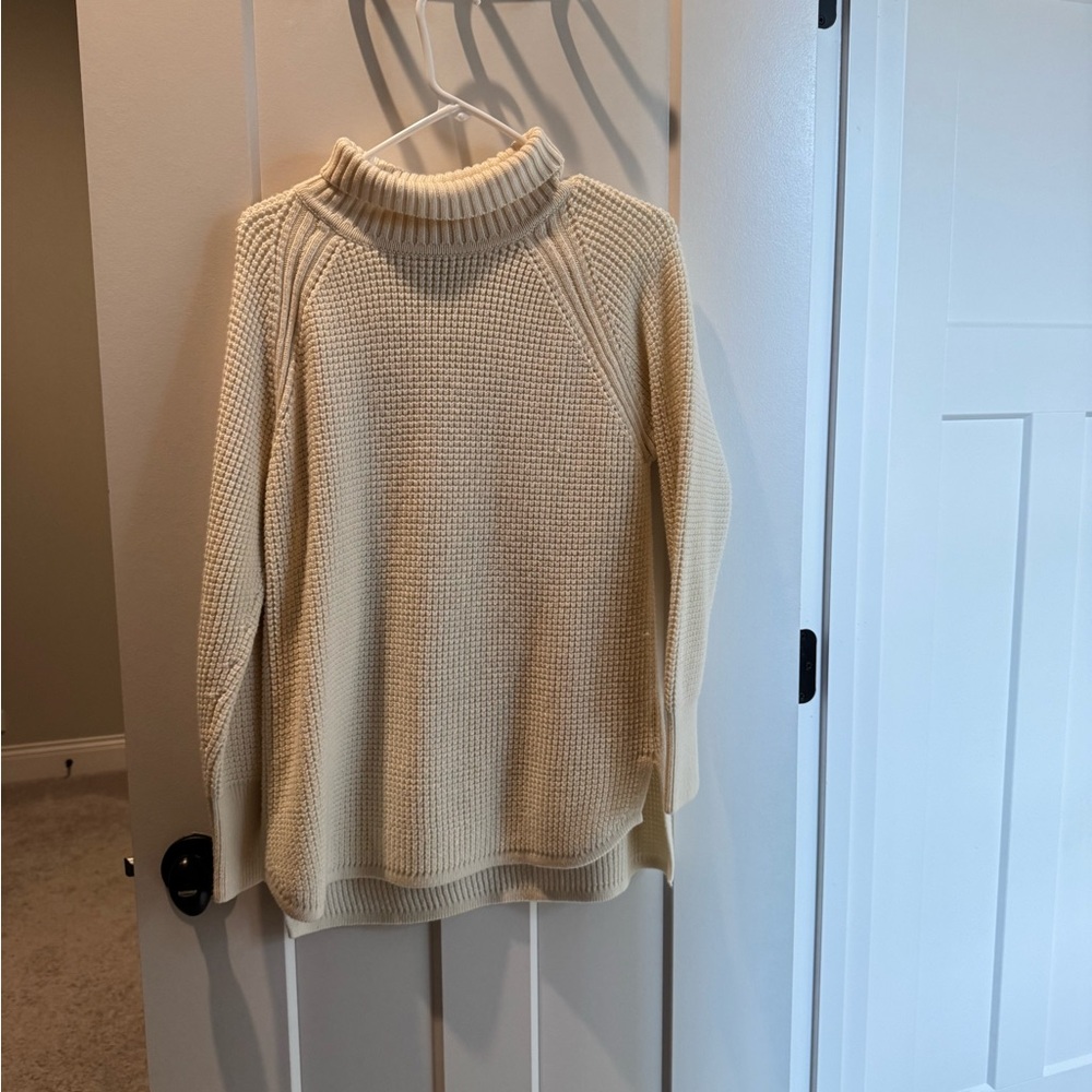 Banana Republic Cream Turtleneck Waffle Knit Sweater
